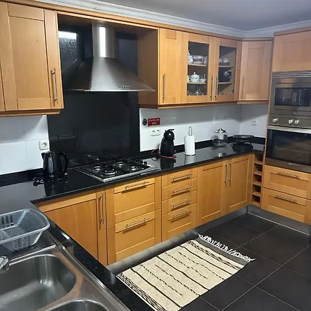 Sea View Andrade 3 Bedroom House Гаула